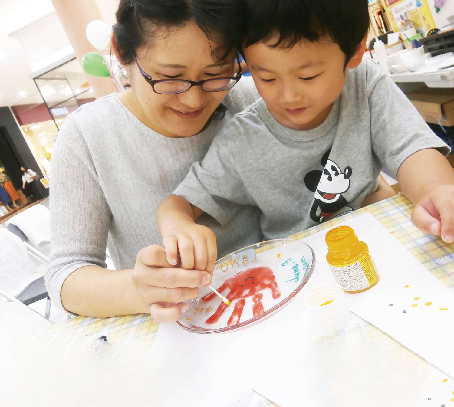 6月10日(土)手形足形エナメル皿絵付け体験
